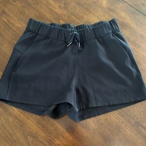 Lululemon Women’s Black Shorts Size 6